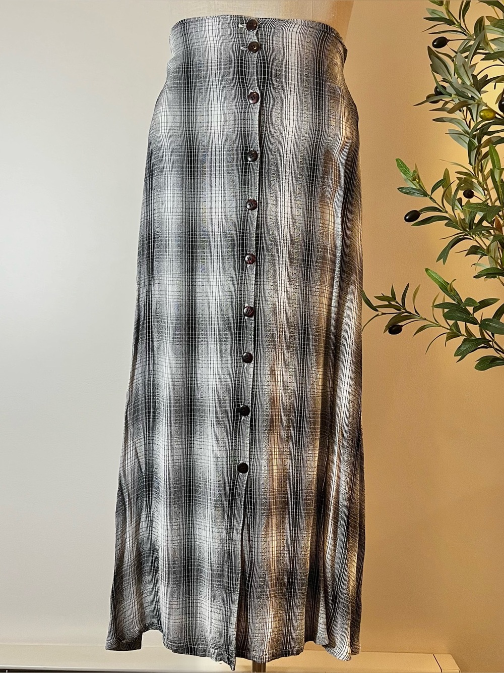 Vintage High-Waist Black & White Plaid Button-Front Maxi Skirt